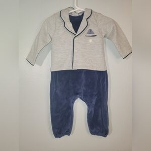 Baby suit with vest included. Blue with gray. Size 4 to 6 months. New with tag.